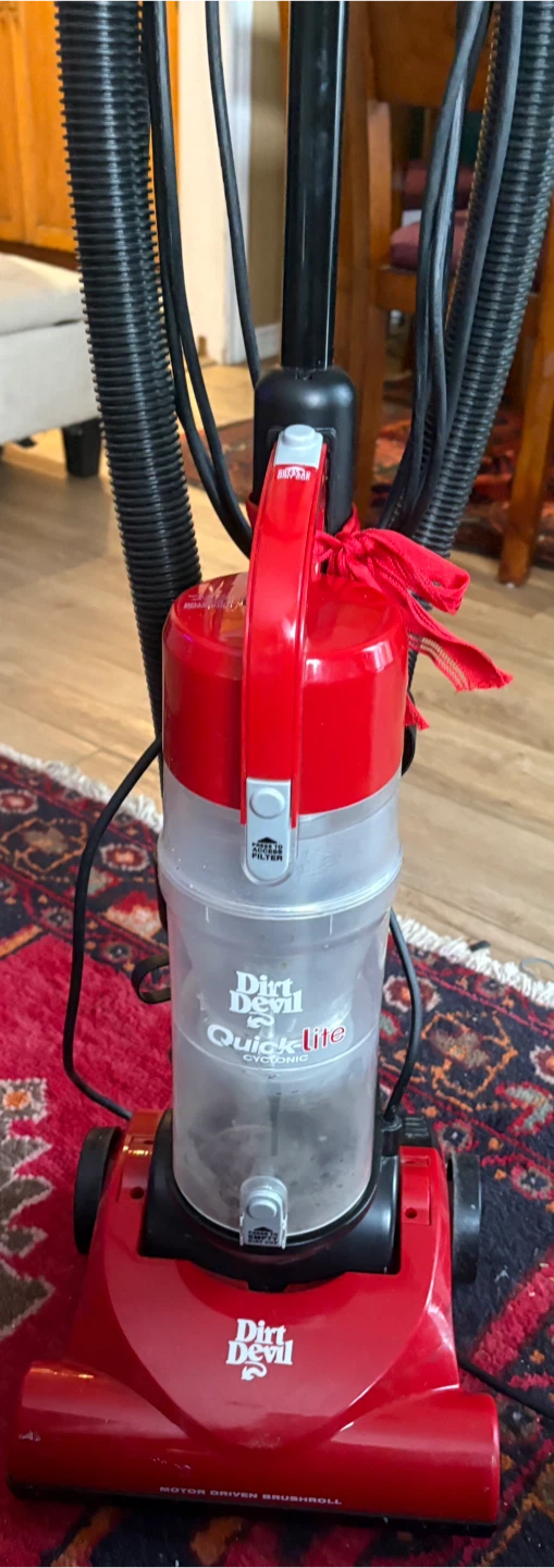 Dirt Devil Quick & Lite Bagless Vacuum Cleaner