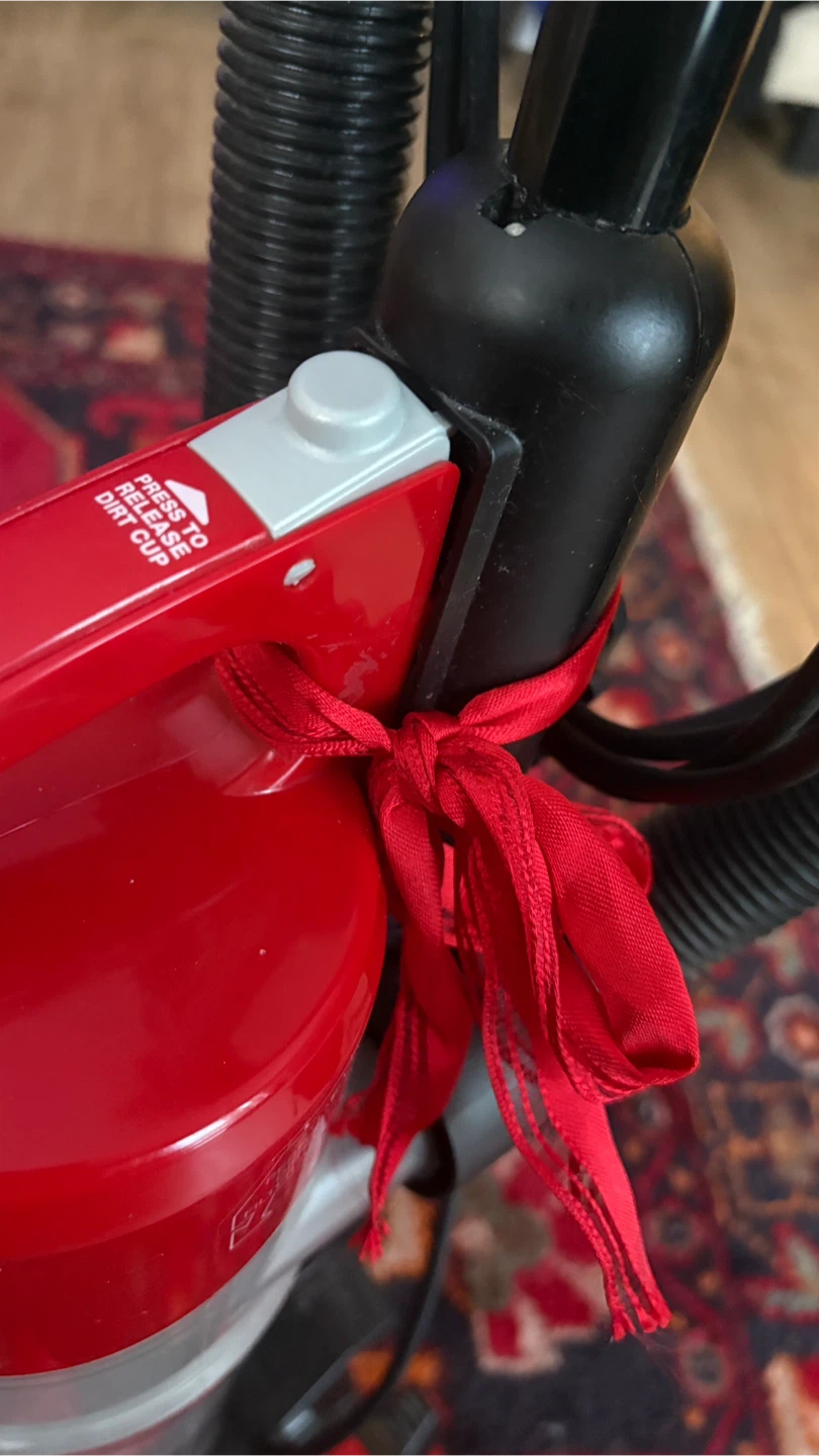 Dirt Devil Quick & Lite Bagless Vacuum Cleaner - photo 3