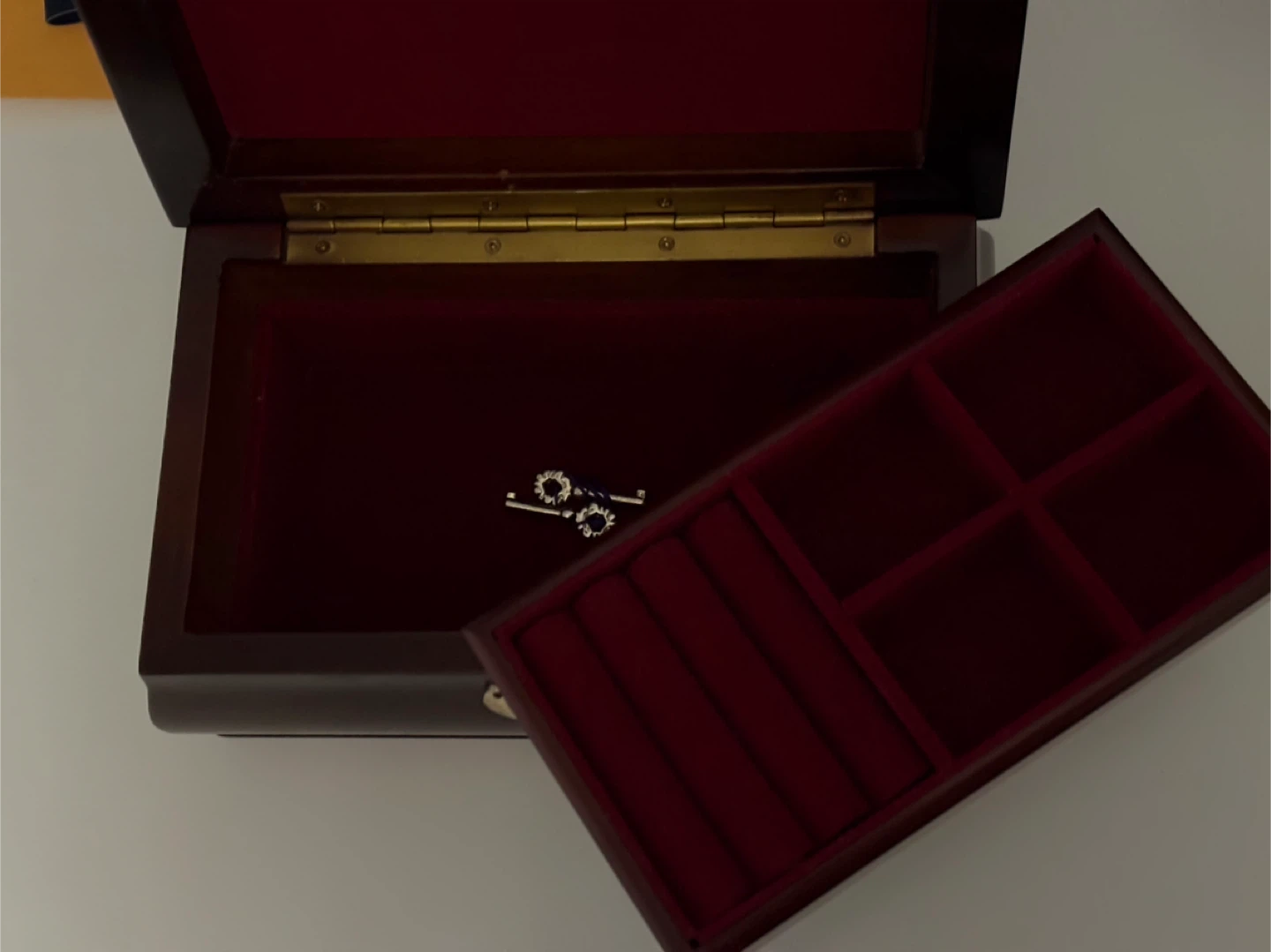 Vintage Bowring & Co Wooden Jewellery Box with Red Velvet Lining - photo 5