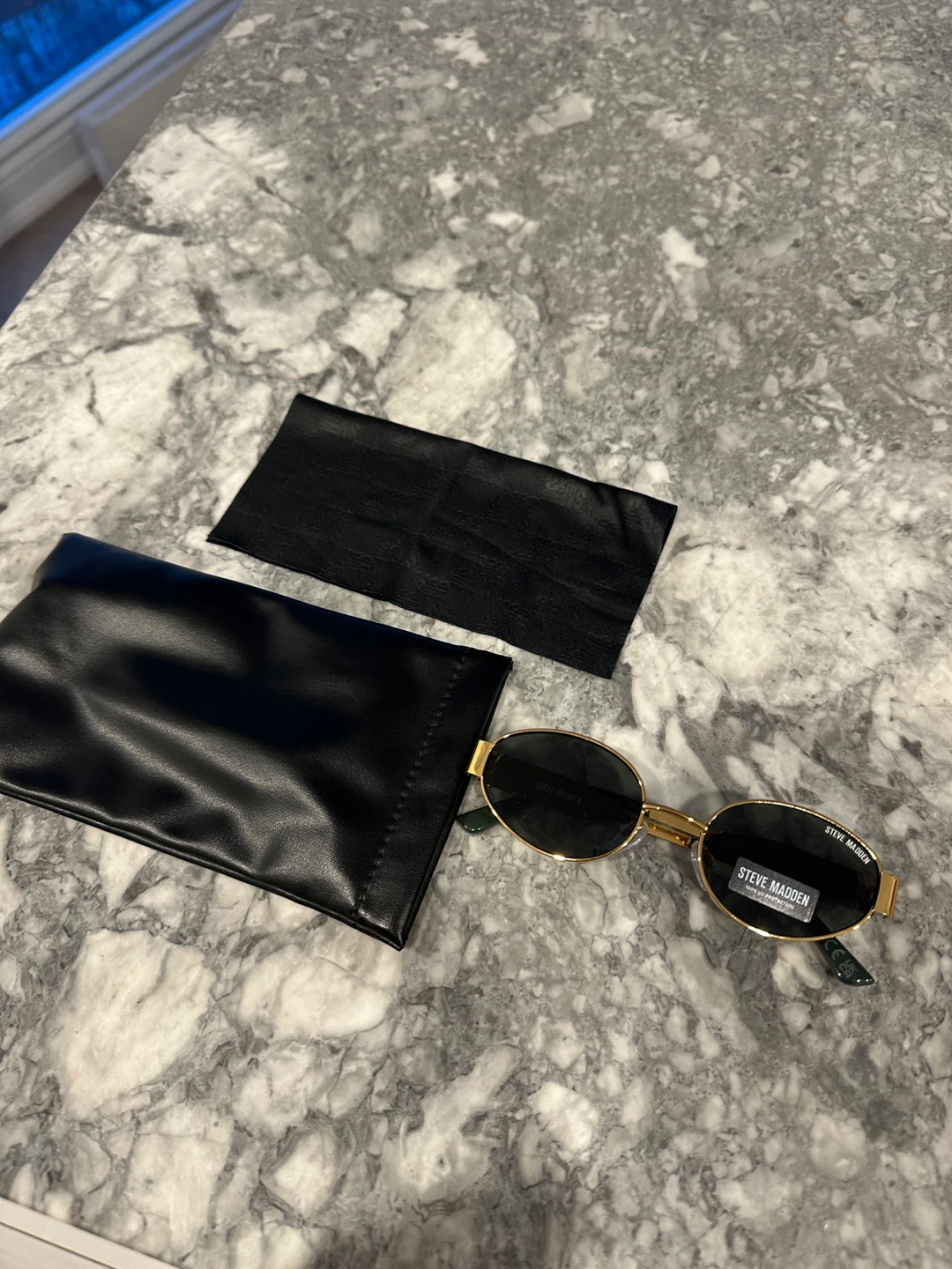 Steve Madden Oval Sunglasses Gold Frame - photo 2