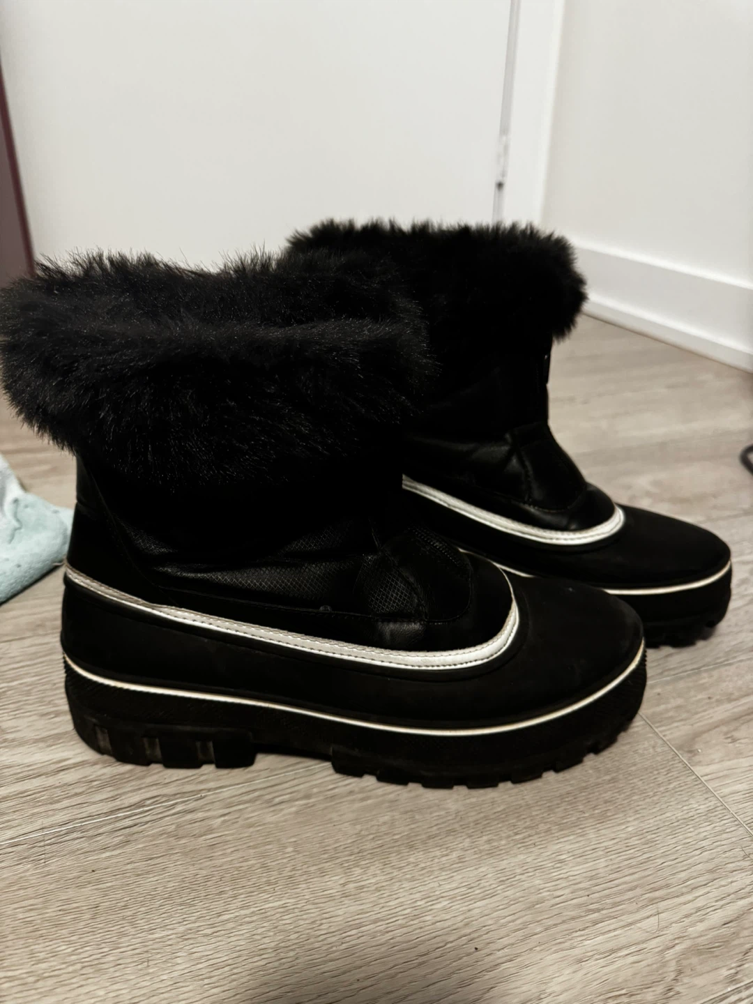 Storm Black Fur-Trimmed Winter Boots - photo 2