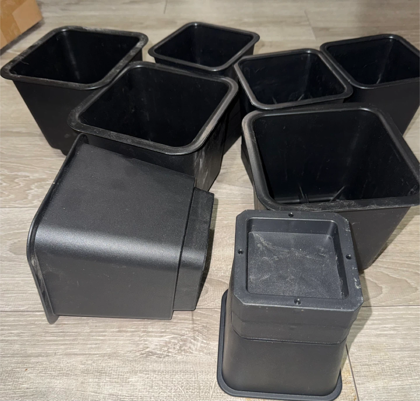 Black Plastic Plant Pots - Set of 8 - photo 3