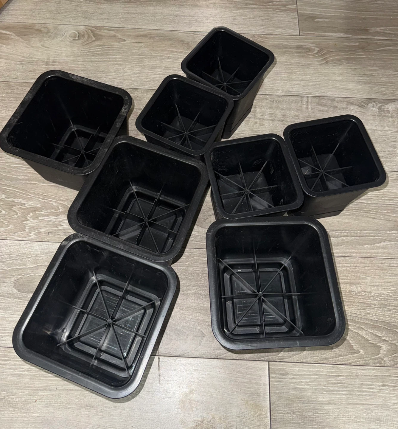 Black Plastic Plant Pots - Set of 8 - photo 2