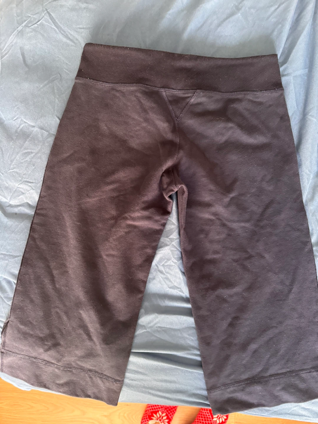 Lululemon Women's Capri Sweatpants Size 2 - photo 2