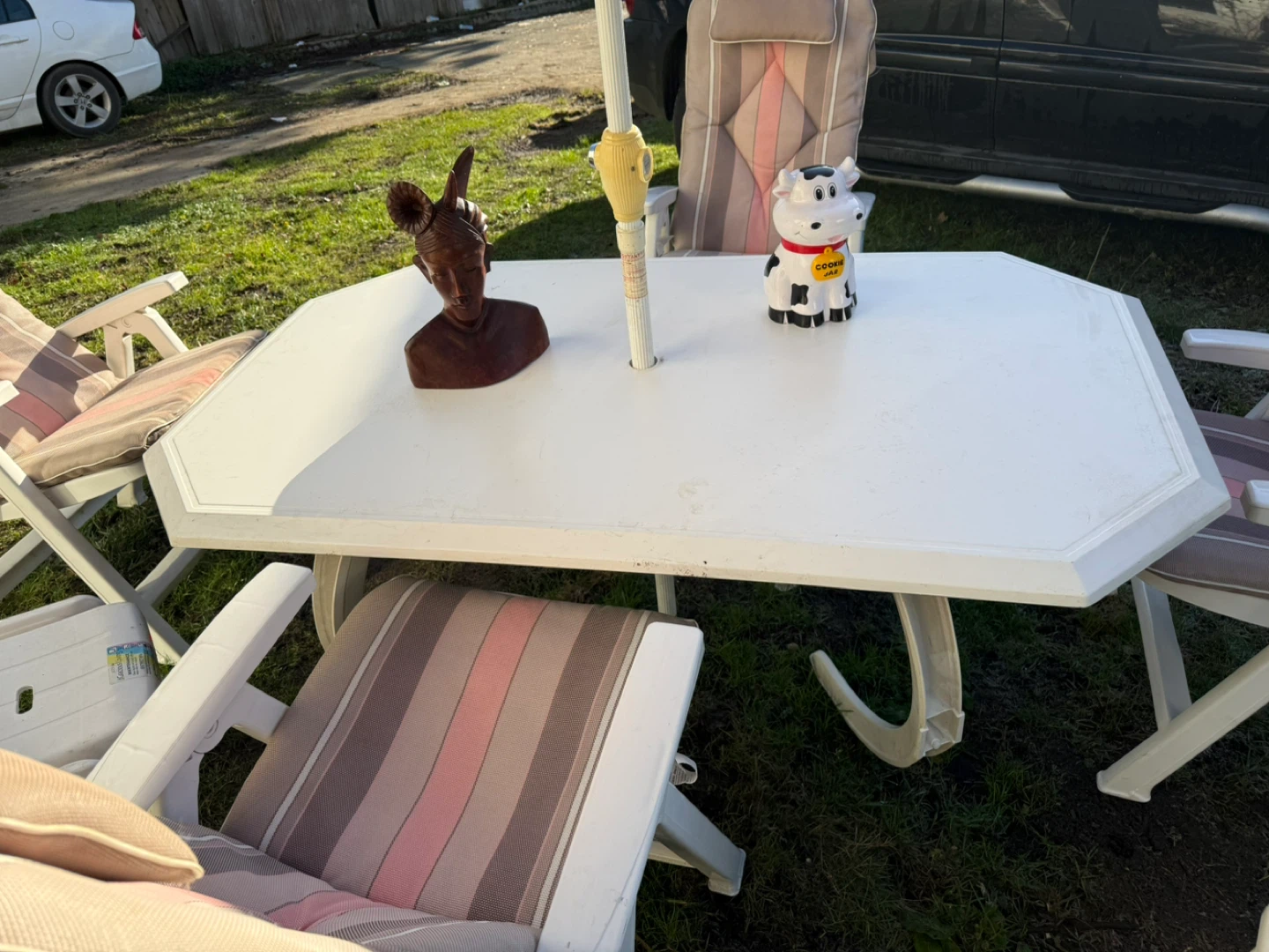 White Patio Set with 4 Chairs and Umbrella - photo 5