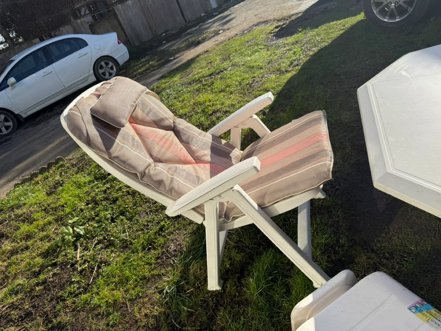 White Patio Set with 4 Chairs and Umbrella - photo 4