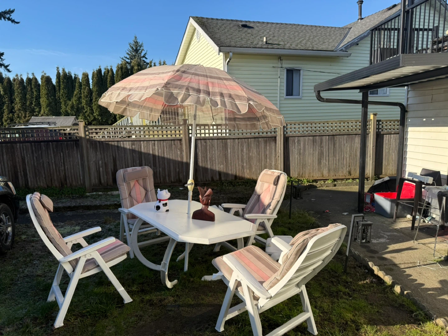 White Patio Set with 4 Chairs and Umbrella - photo 2
