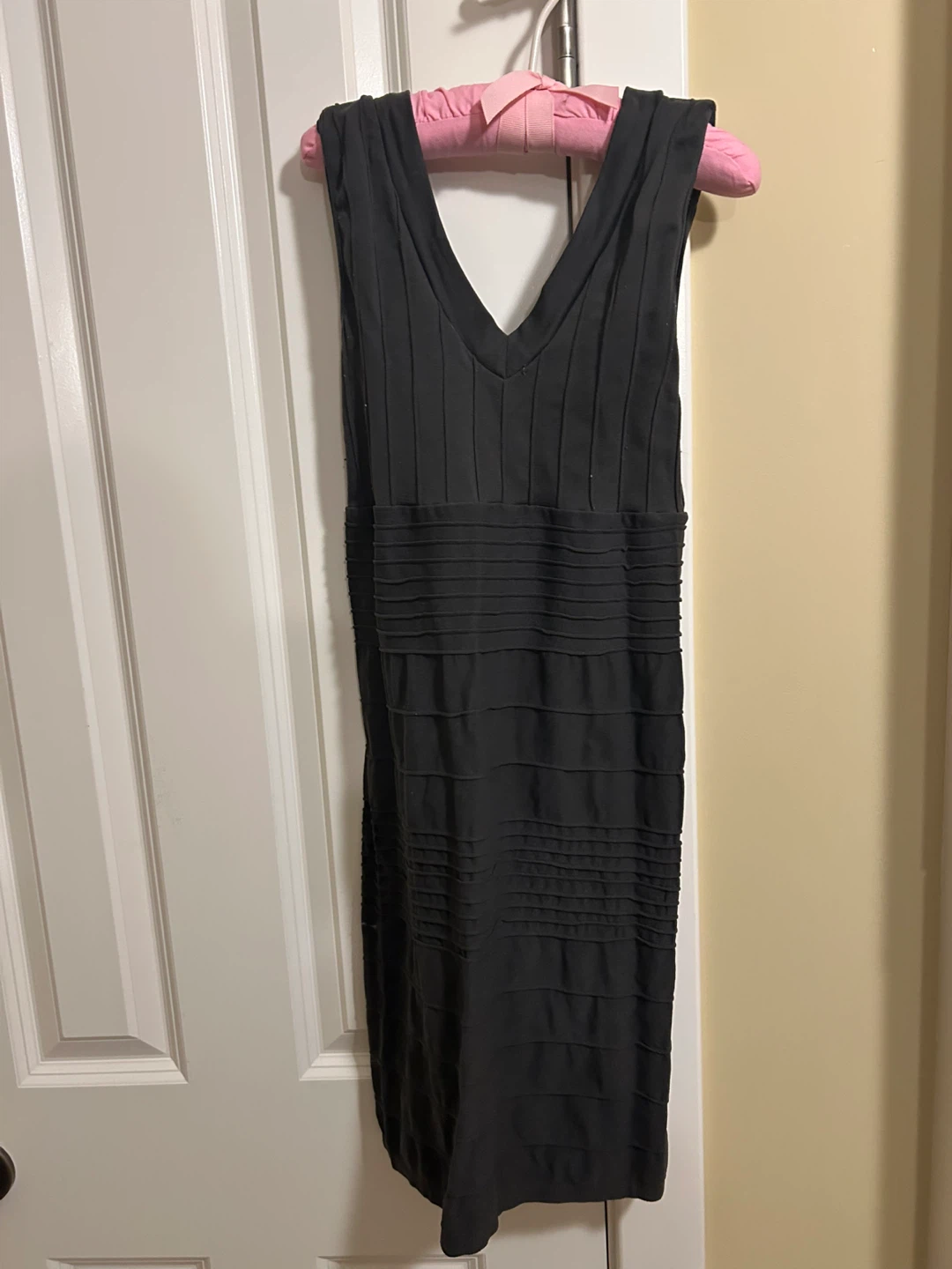 Black Sleeveless Knee-Length Dress