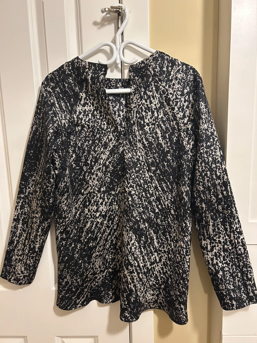 Women's Black and White Print Blouse