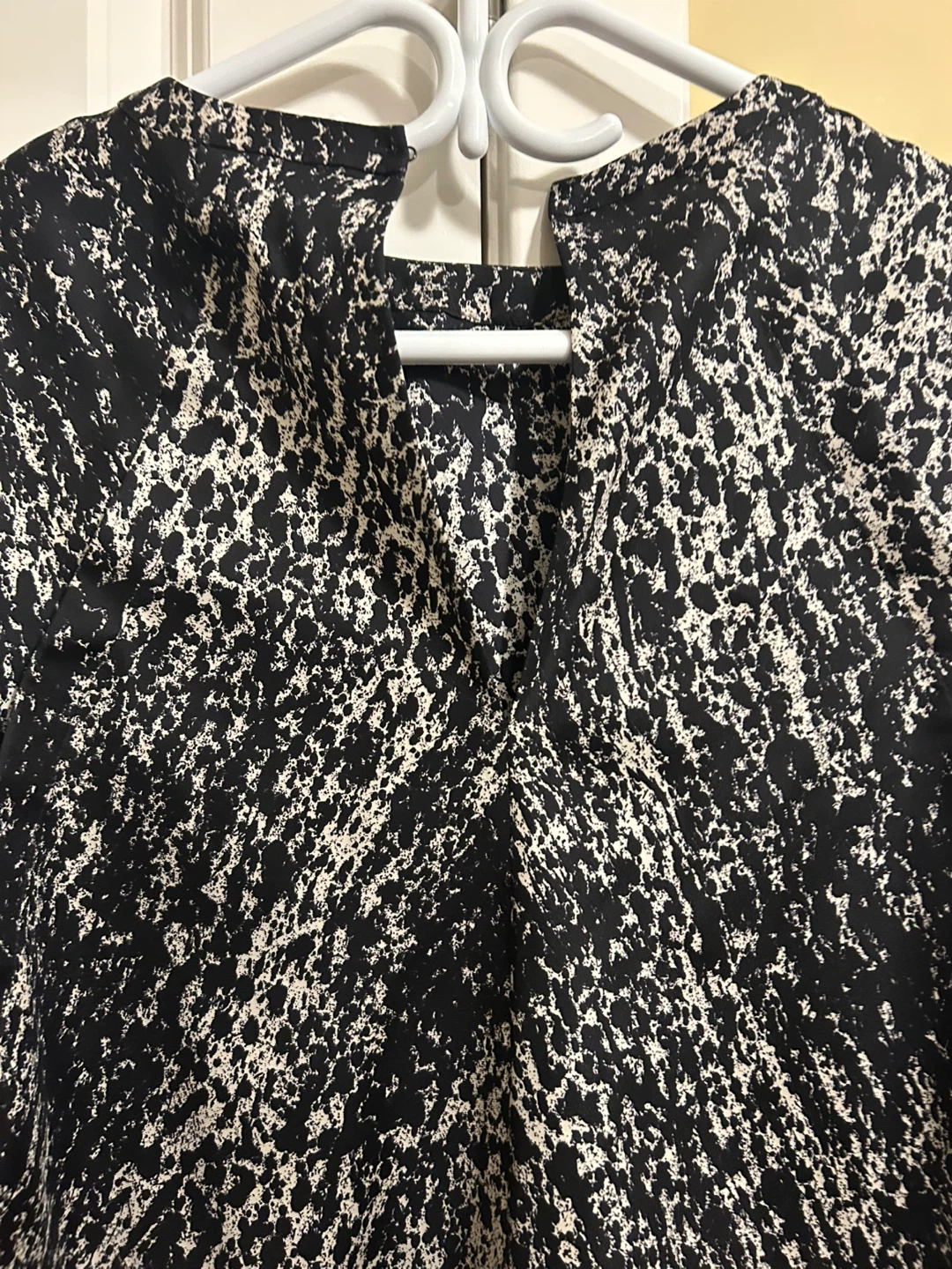 Women's Black and White Print Blouse - photo 3