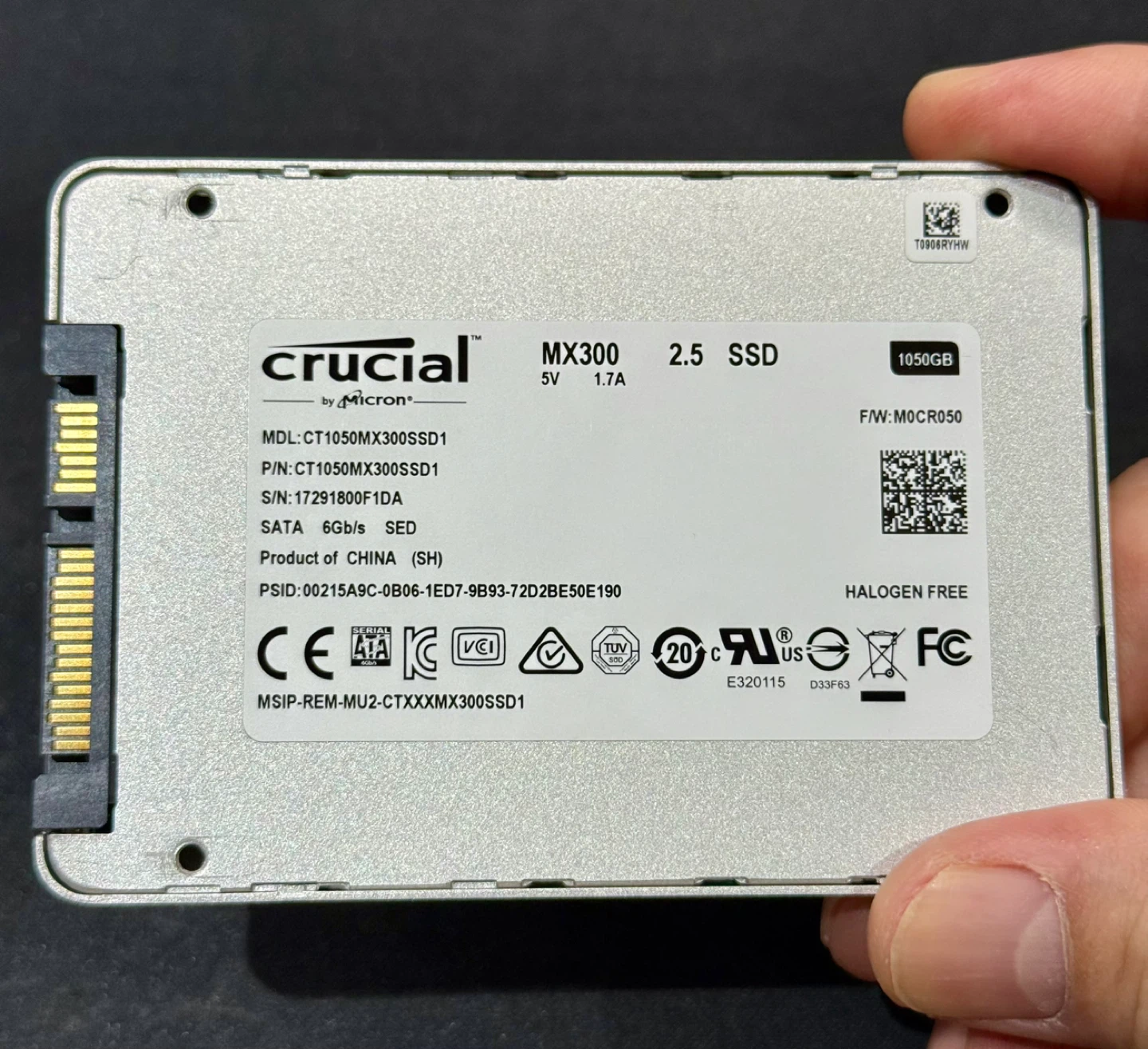 Crucial MX300 1050GB 2.5-inch SSD - photo 2