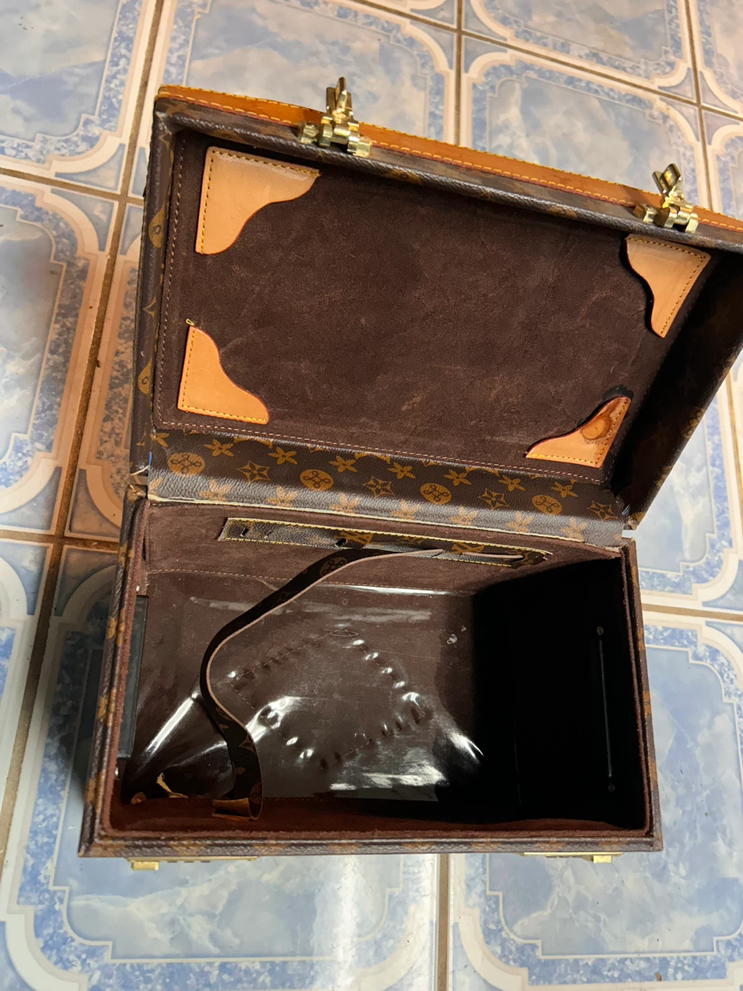 Louis Vuitton Monogram Vanity Case - photo 5
