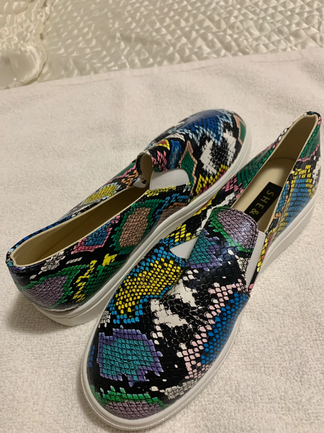 SHEIN Slip-On Snake Print Sneakers
