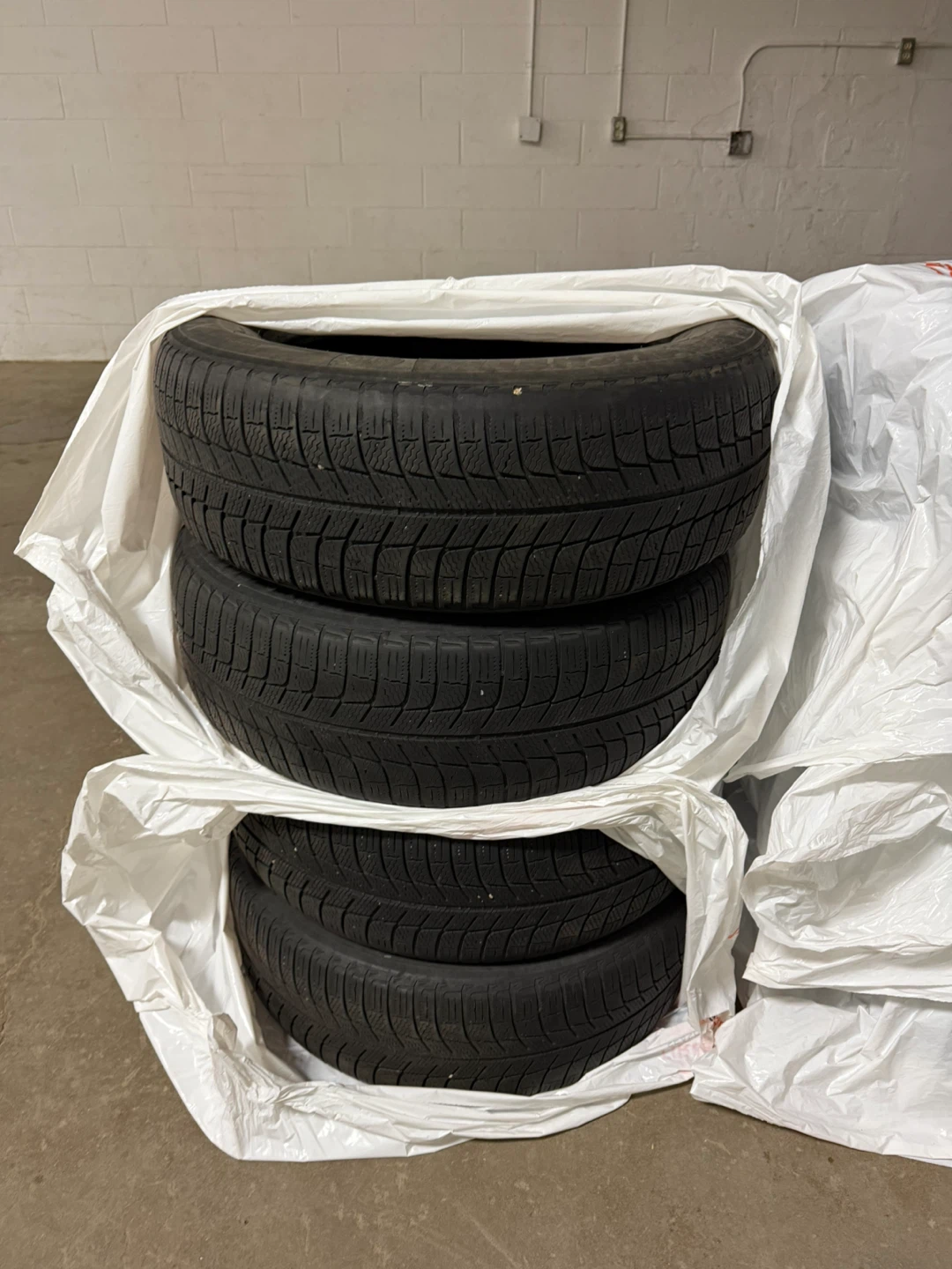 4 tires 225/60R16 Michelin WINTER