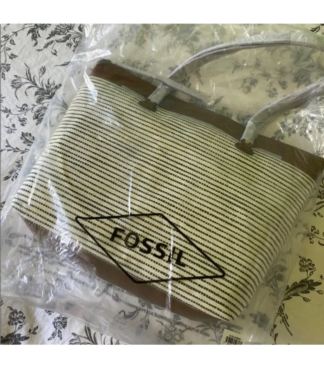 ACCEPTING OFFERS-NWT FOSSIL ANA TOTE - photo 5