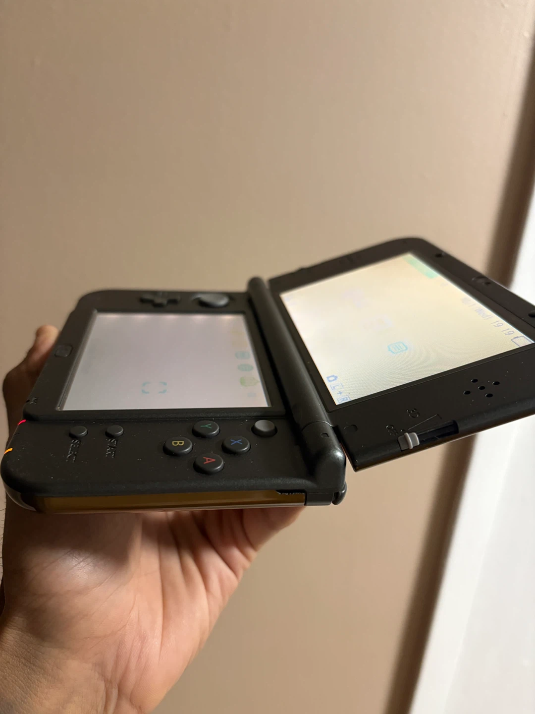 Nintendo 3DS XL - The Legend of Zelda Triforce Edition - photo 4