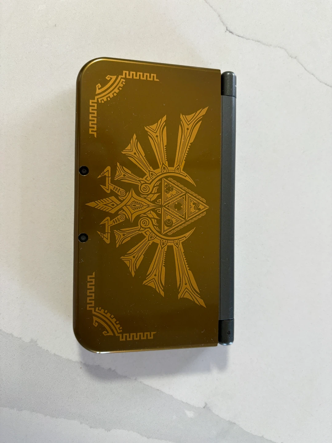 Nintendo 3DS XL - The Legend of Zelda Triforce Edition