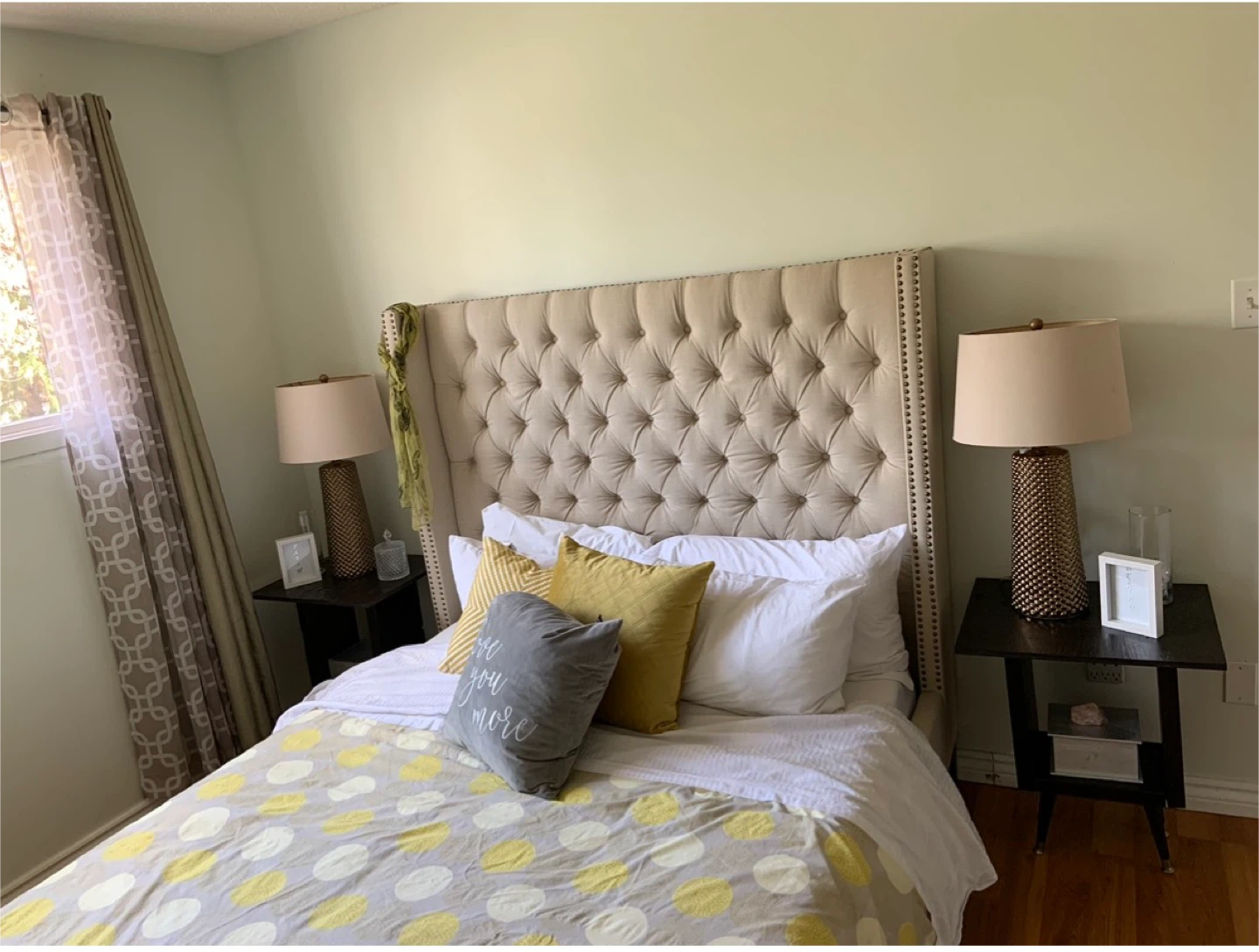 Tufted Queen Bed Frame, 2 Gold Textured Lamps, two nightstands