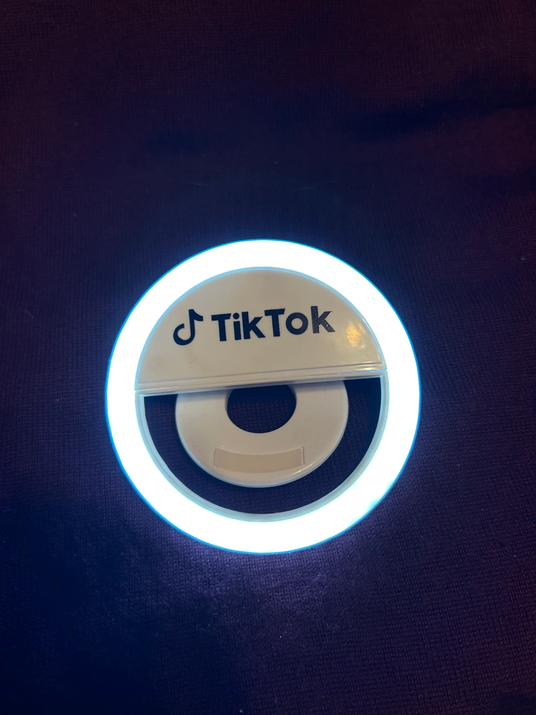 TikTok Clip-On Ring Light - photo 2