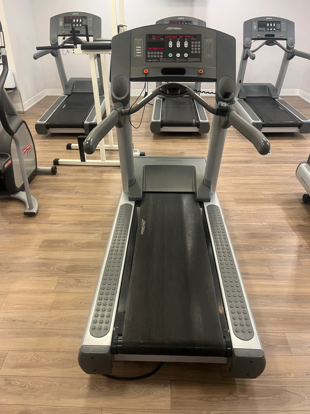 Life Fitness Treadmill - photo 4