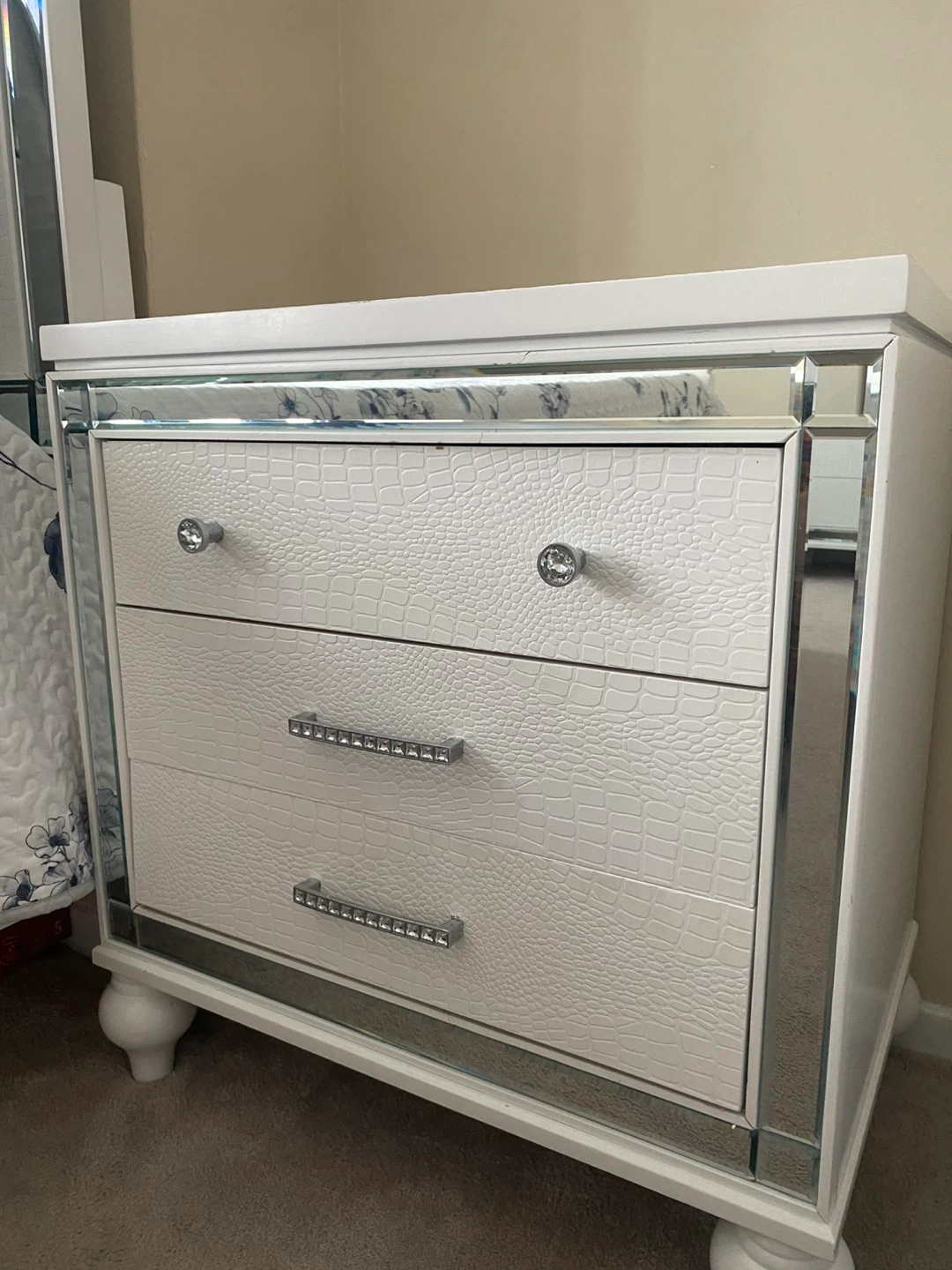 White Crocodile Embossed Queen Bedroom Set with mattress - photo 3