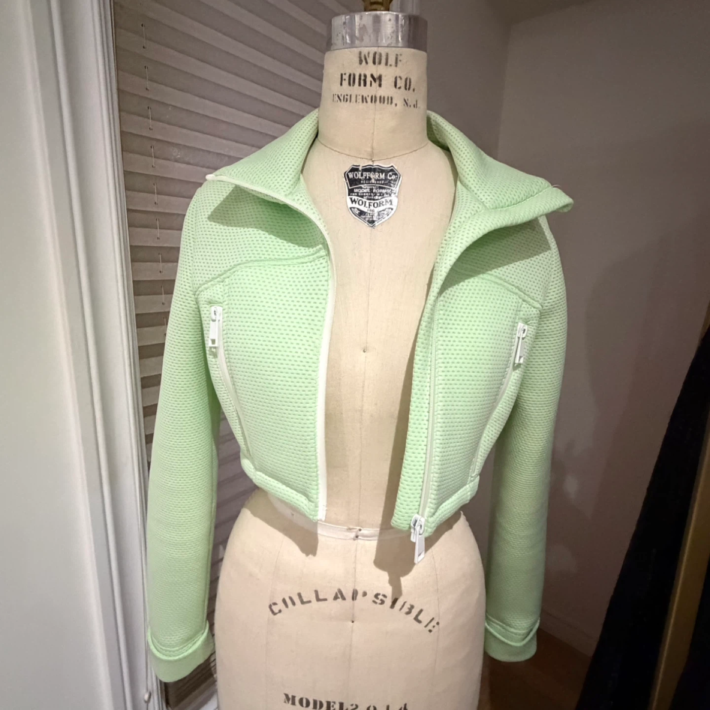KOSMOS CUTURE Cropped Jacket