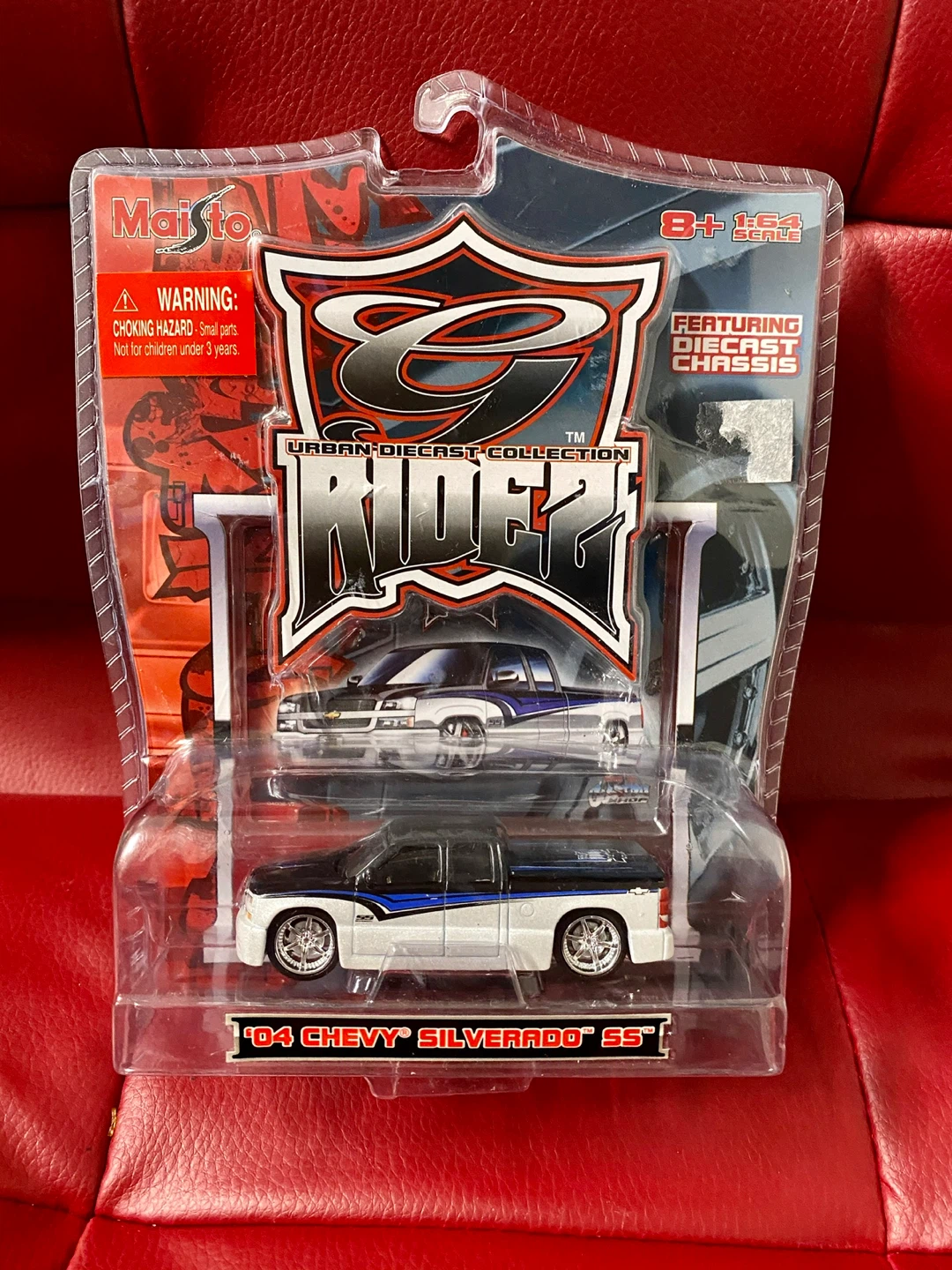 Maisto "Ridez" '04 Chevy Silverado SS Diecast Toy Truck - photo 3