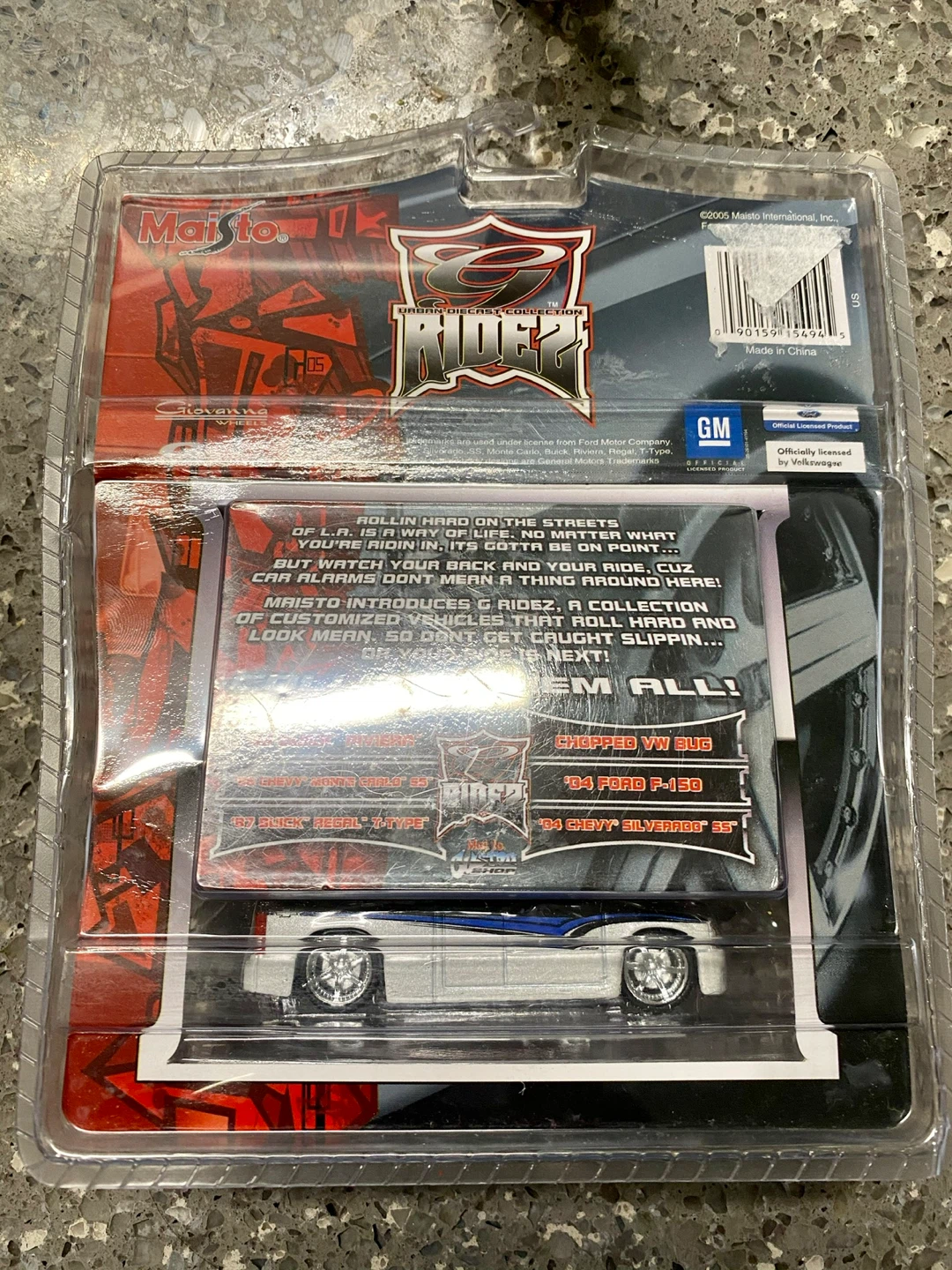 Maisto "Ridez" '04 Chevy Silverado SS Diecast Toy Truck - photo 2