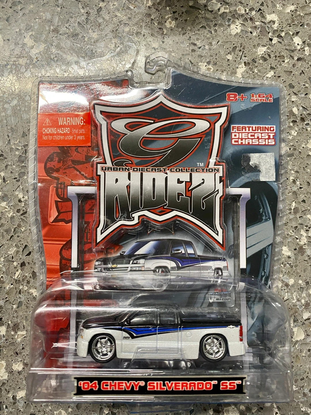 Maisto "Ridez" '04 Chevy Silverado SS Diecast Toy Truck