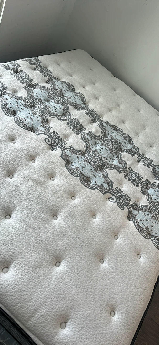 Sealy Posturepedic ProBack Queen Mattress, Good Condition - photo 5