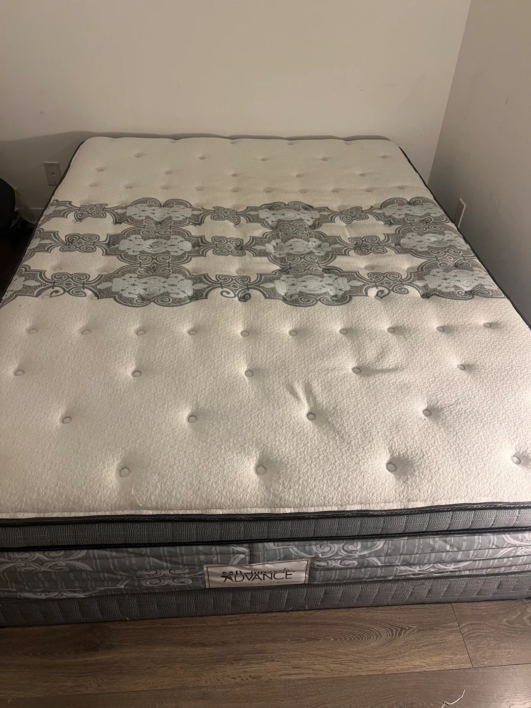 Sealy Posturepedic ProBack Queen Mattress, Good Condition