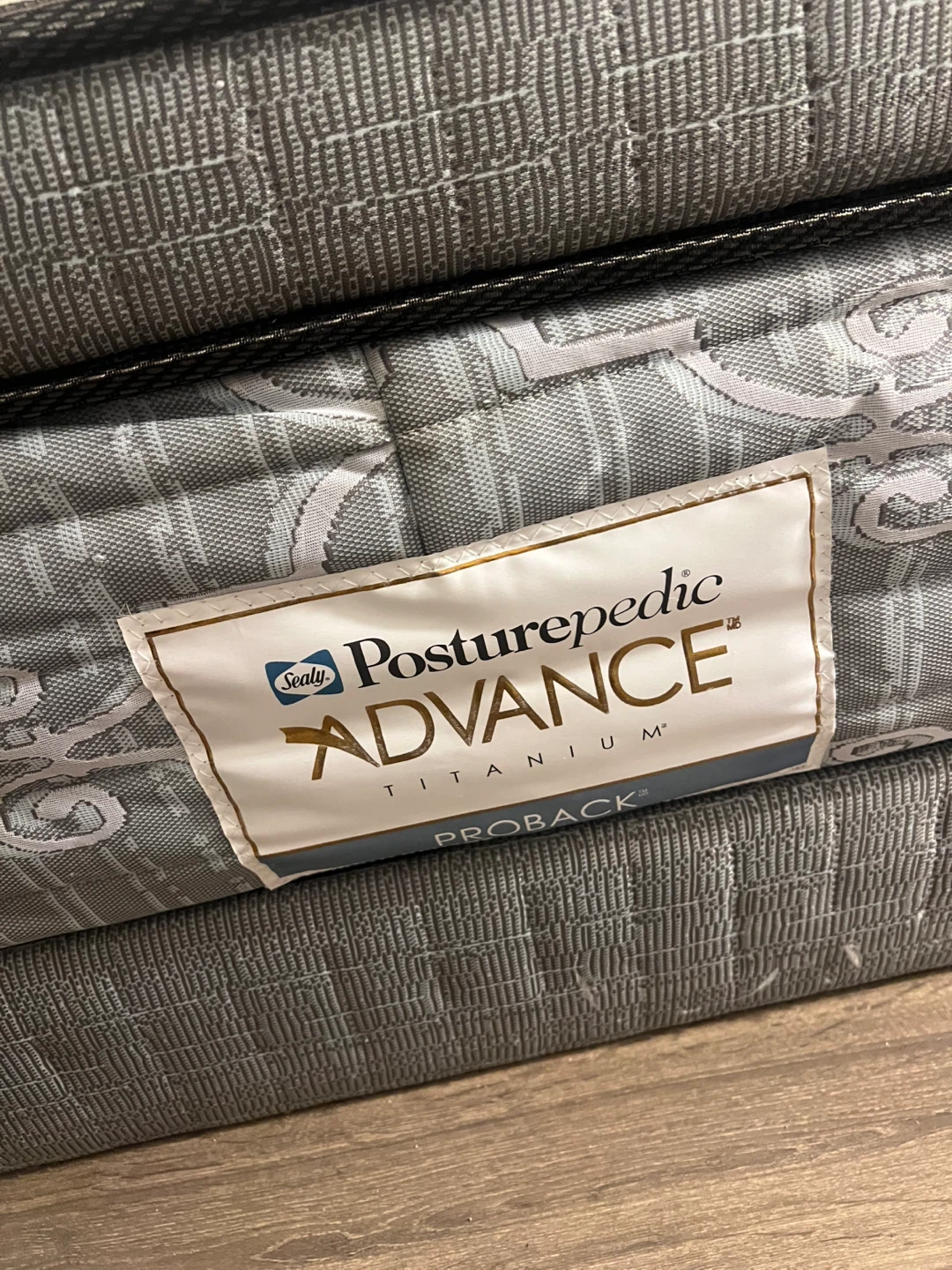 Sealy Posturepedic ProBack Queen Mattress, Good Condition - photo 2