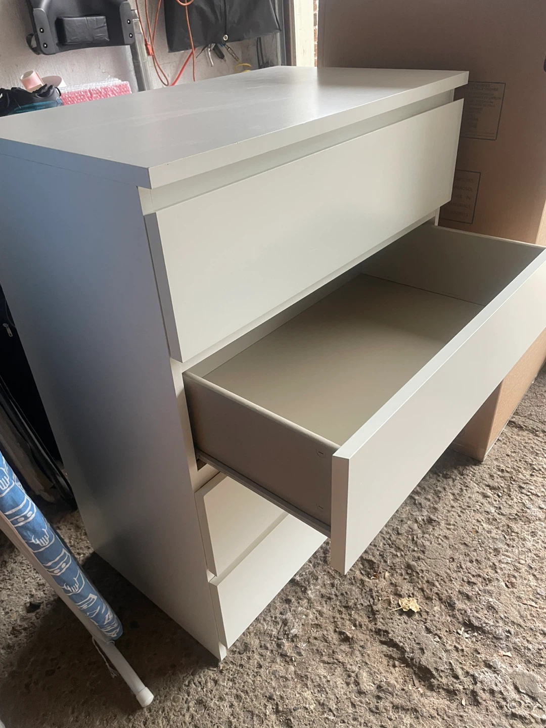 White 4-Drawer Dresser - photo 3