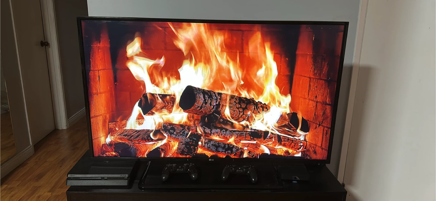 LG 49" UHD TV - 49LJ550M