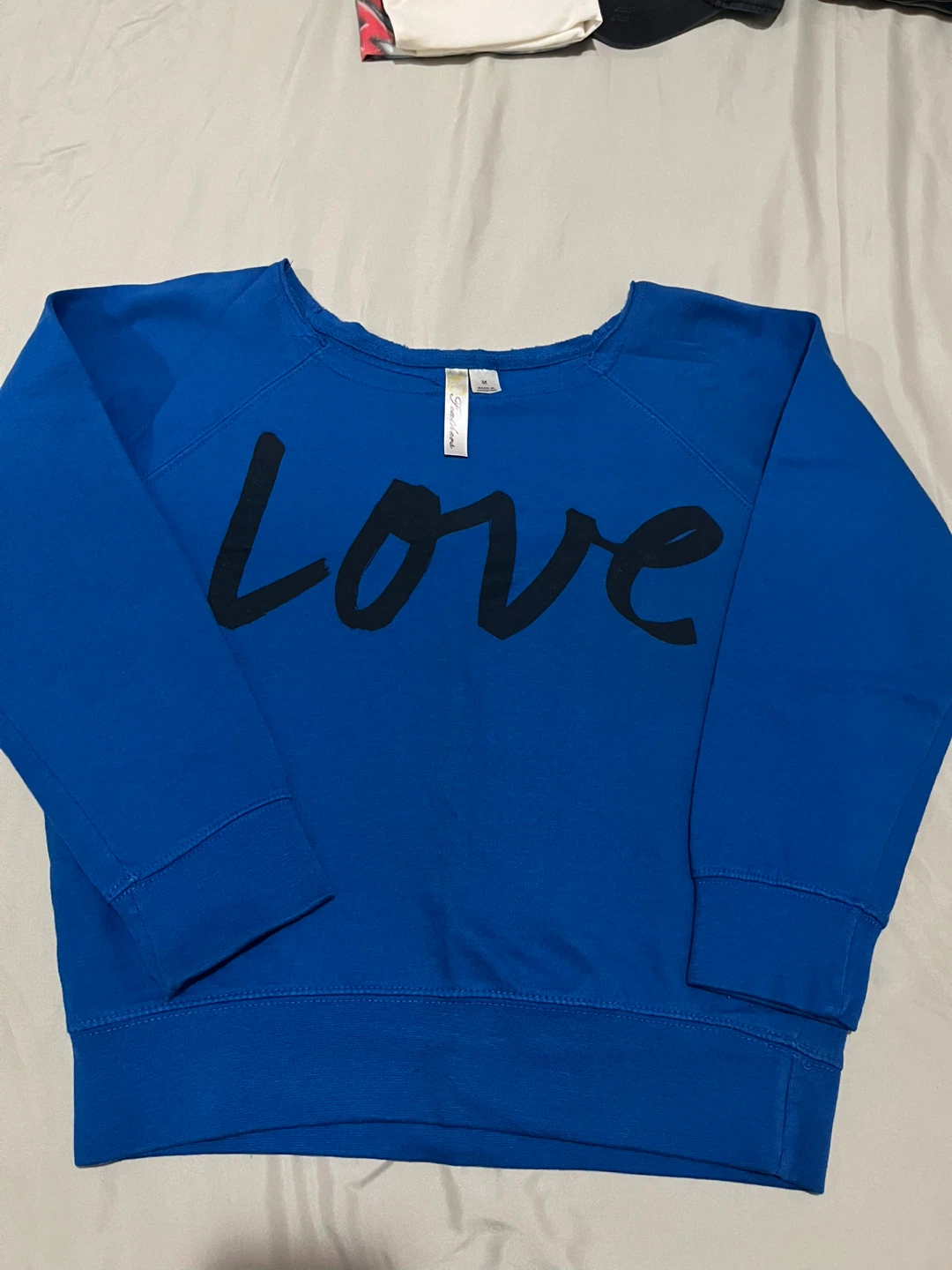 Feathers Blue "Love" Sweatshirt Size M 🌱