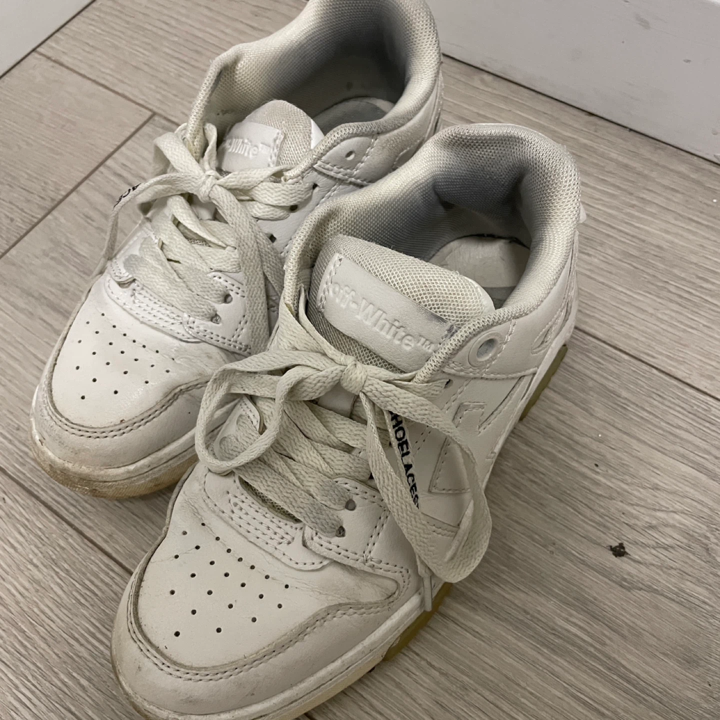 [OFF-WHITE] White Low Top Sneakers