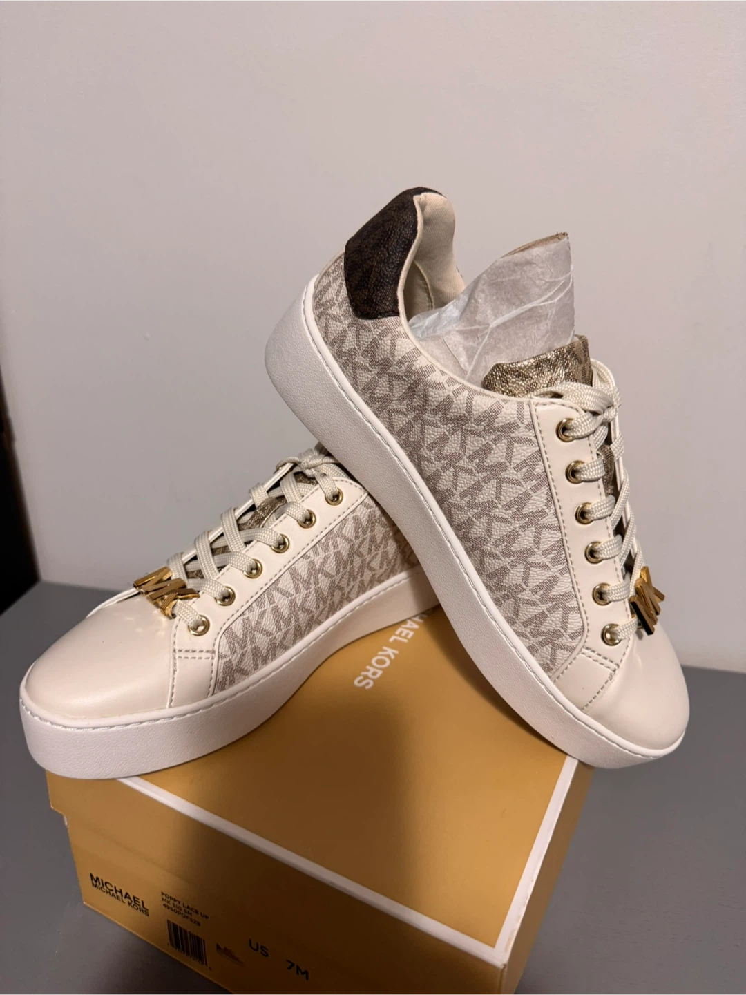 Michael Kors Poppy Lace Up Sneakers US 7 Vanilla - photo 2