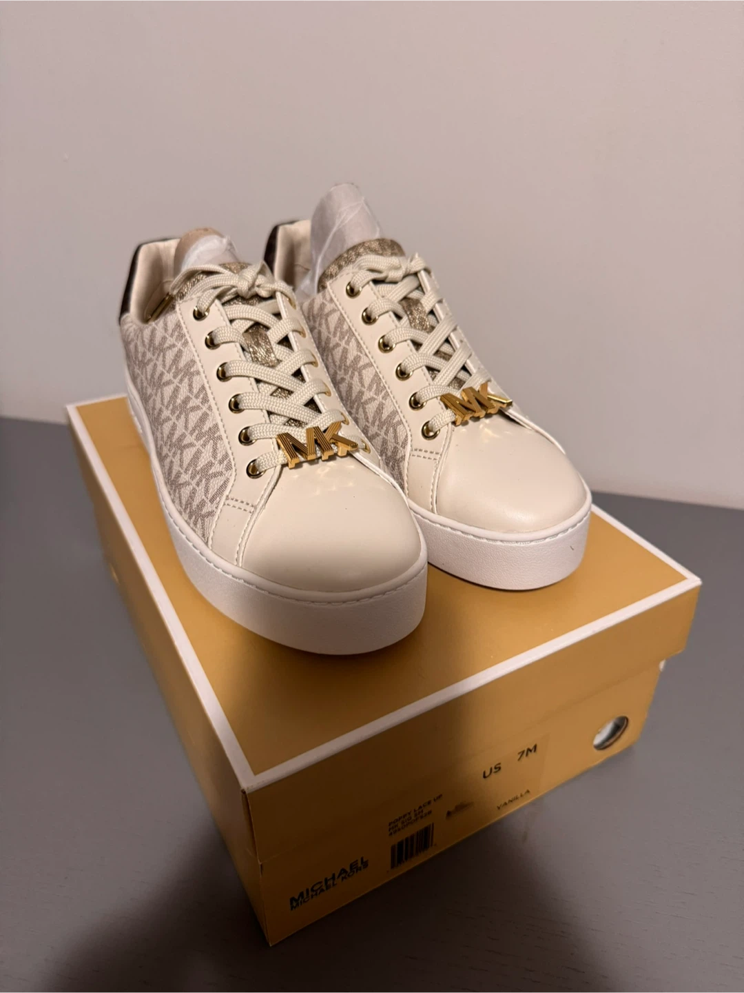 Michael Kors Poppy Lace Up Sneakers US 7 Vanilla