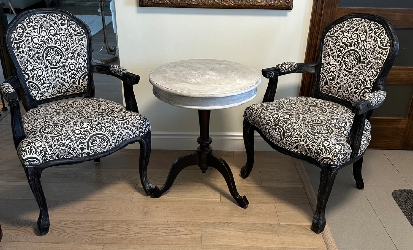 Set of 2 French Provincial Armchairs with Accent Table - photo 4