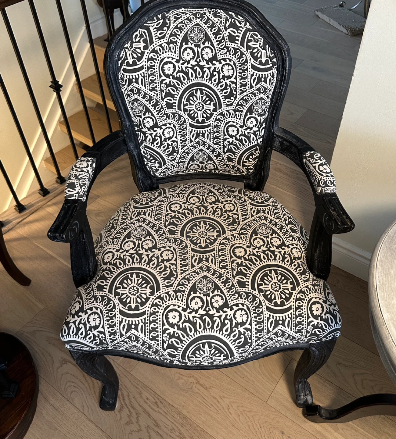 Set of 2 French Provincial Armchairs with Accent Table - photo 3
