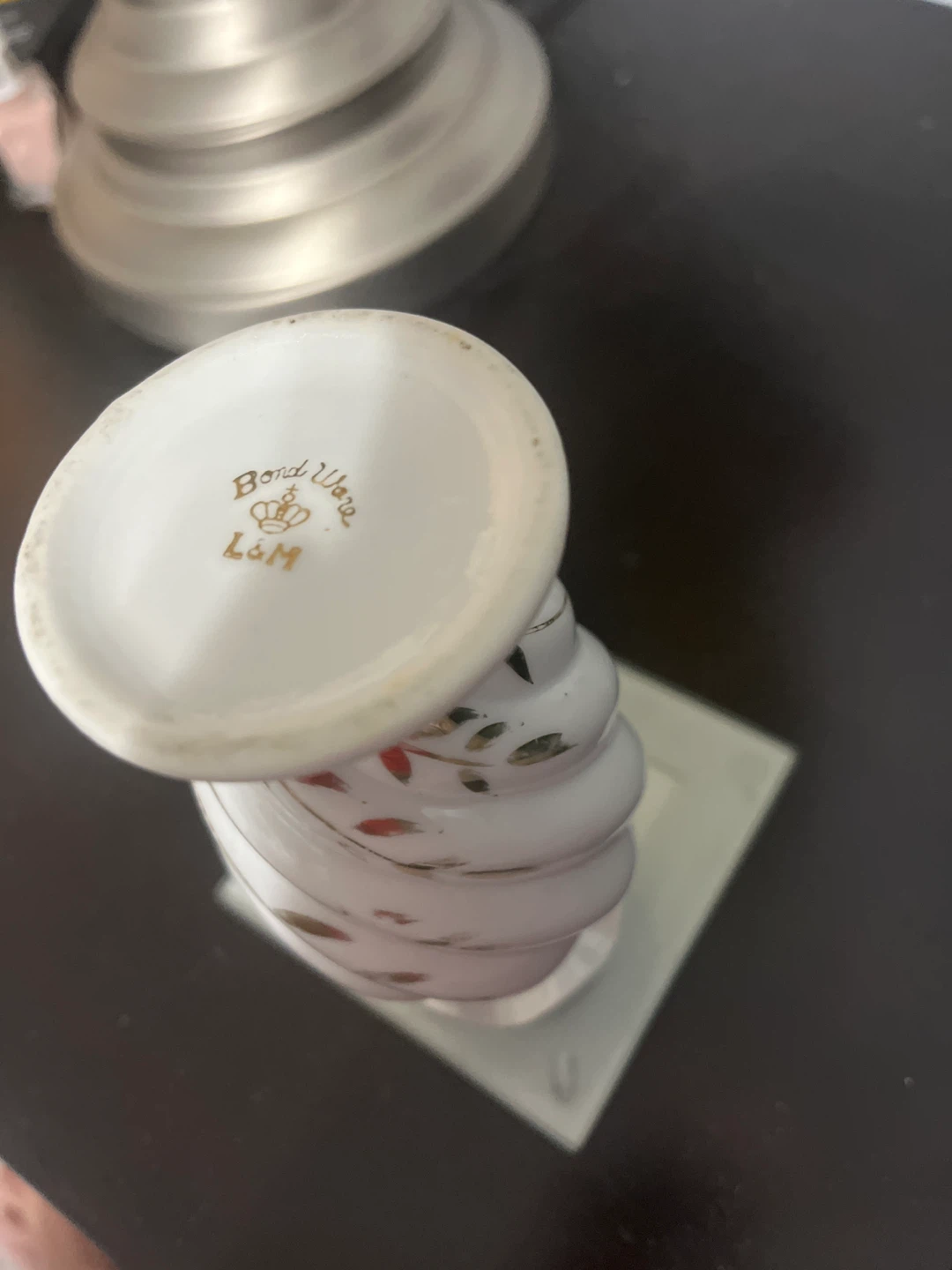 White Porcelain Bud Vase with Pink Roses and Gold Trim - photo 3