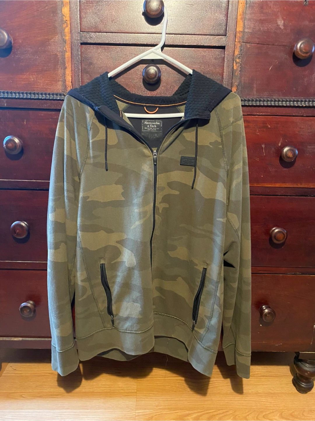 Abercrombie & Fitch Camo Zip-Up Hoodie - Medium