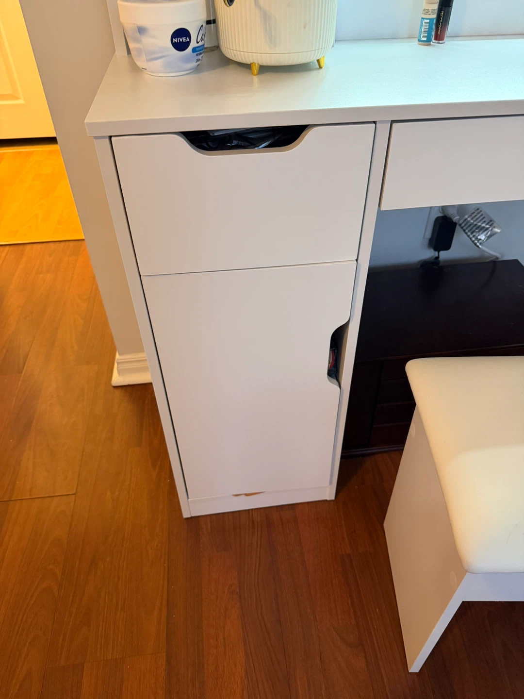 White Vanity Desk with Mirror and Stool - photo 4