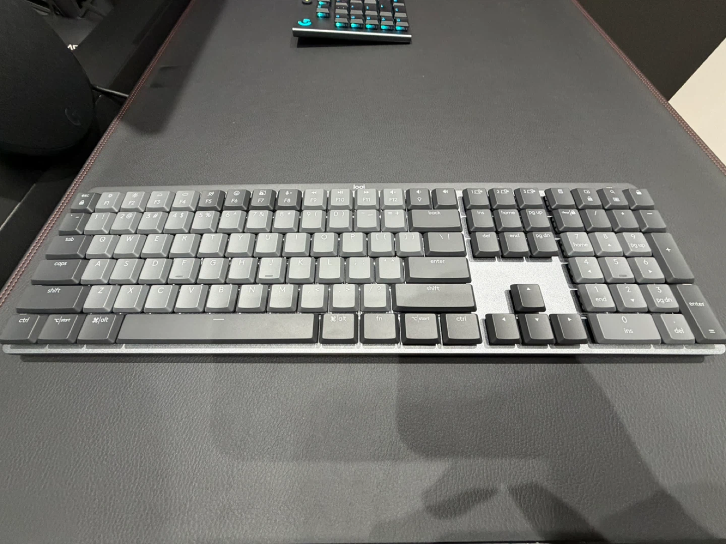 Logitech MX Mechanical Keyboard - Wireless Illuminated
