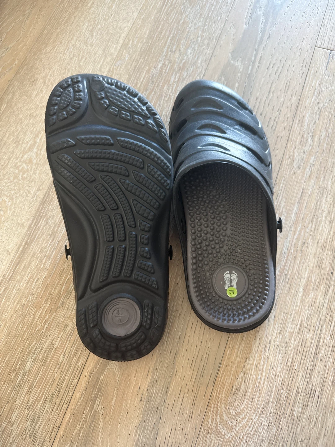 Black Comfort Massage Clogs - Size 41. Size 7 - photo 2