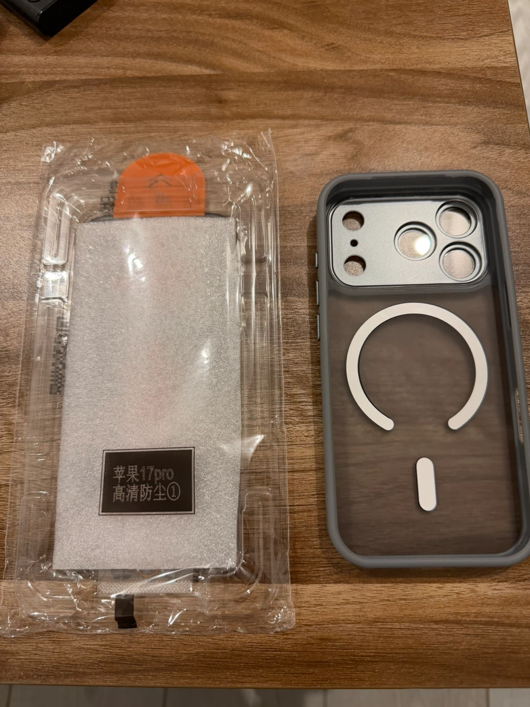 iPhone 17 Pro case with screen protector. - photo 2