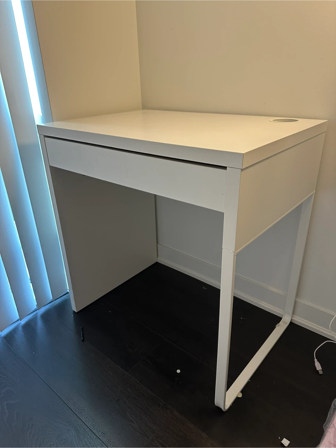 IKEA MICKE DESK - photo 2
