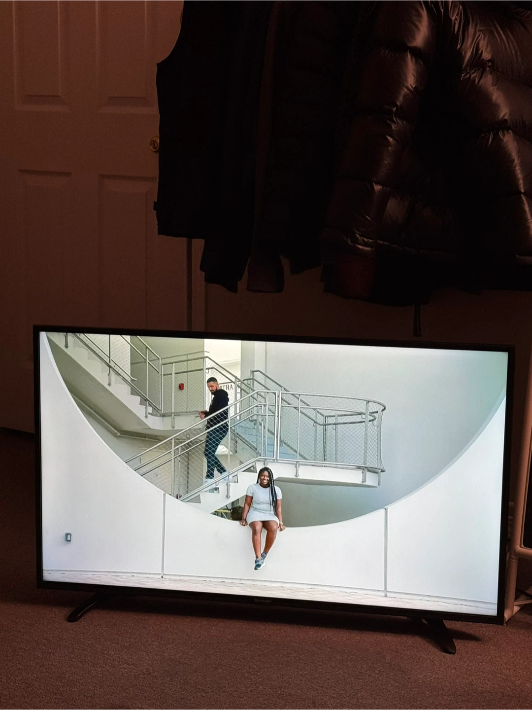 Sharp 43" Smart TV - photo 2