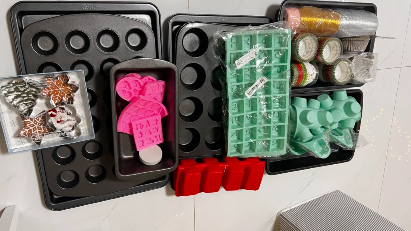 Baking and Decorating Supplies Bundle - photo 2