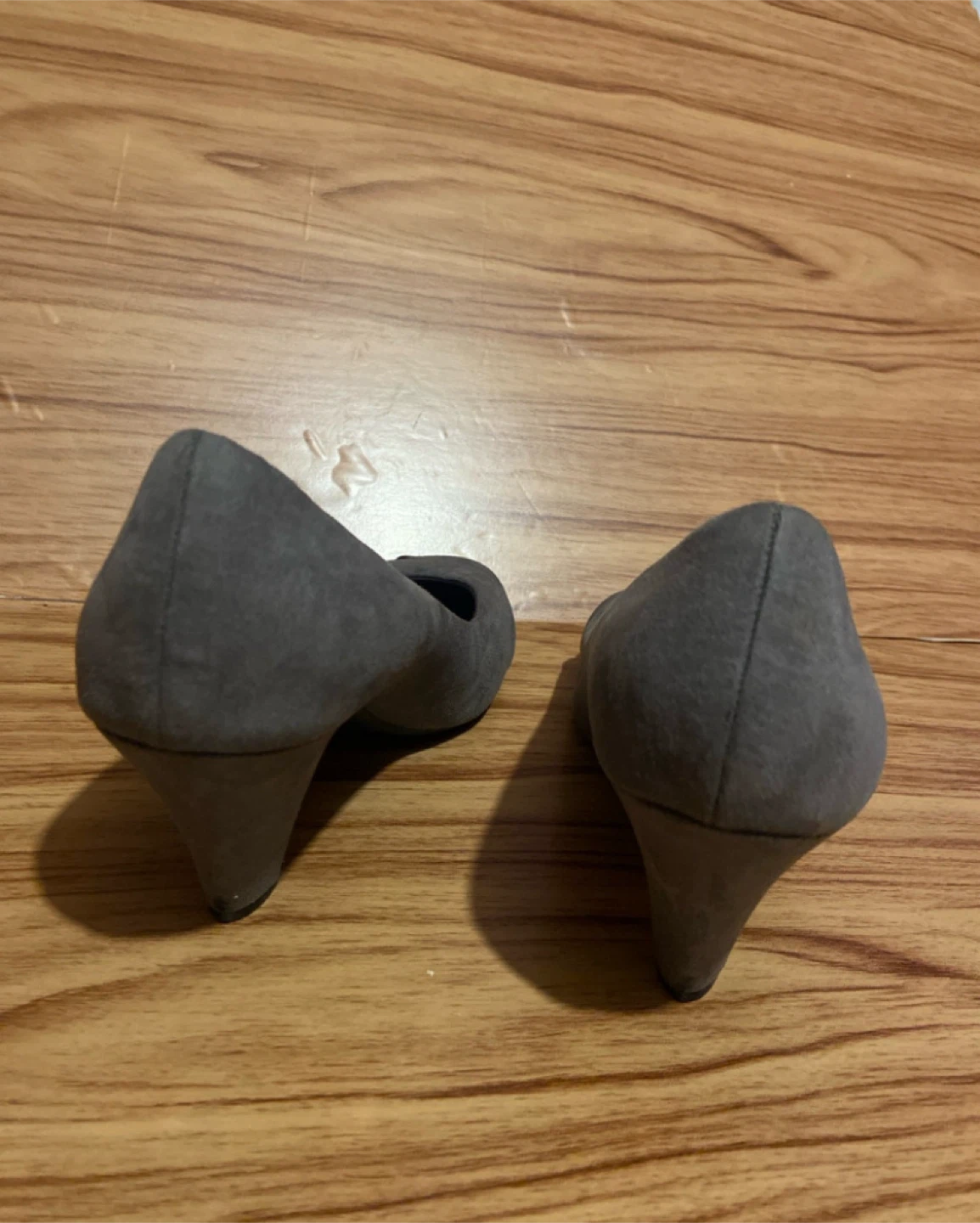 Women’s Abella Suede heels sz9 - photo 3